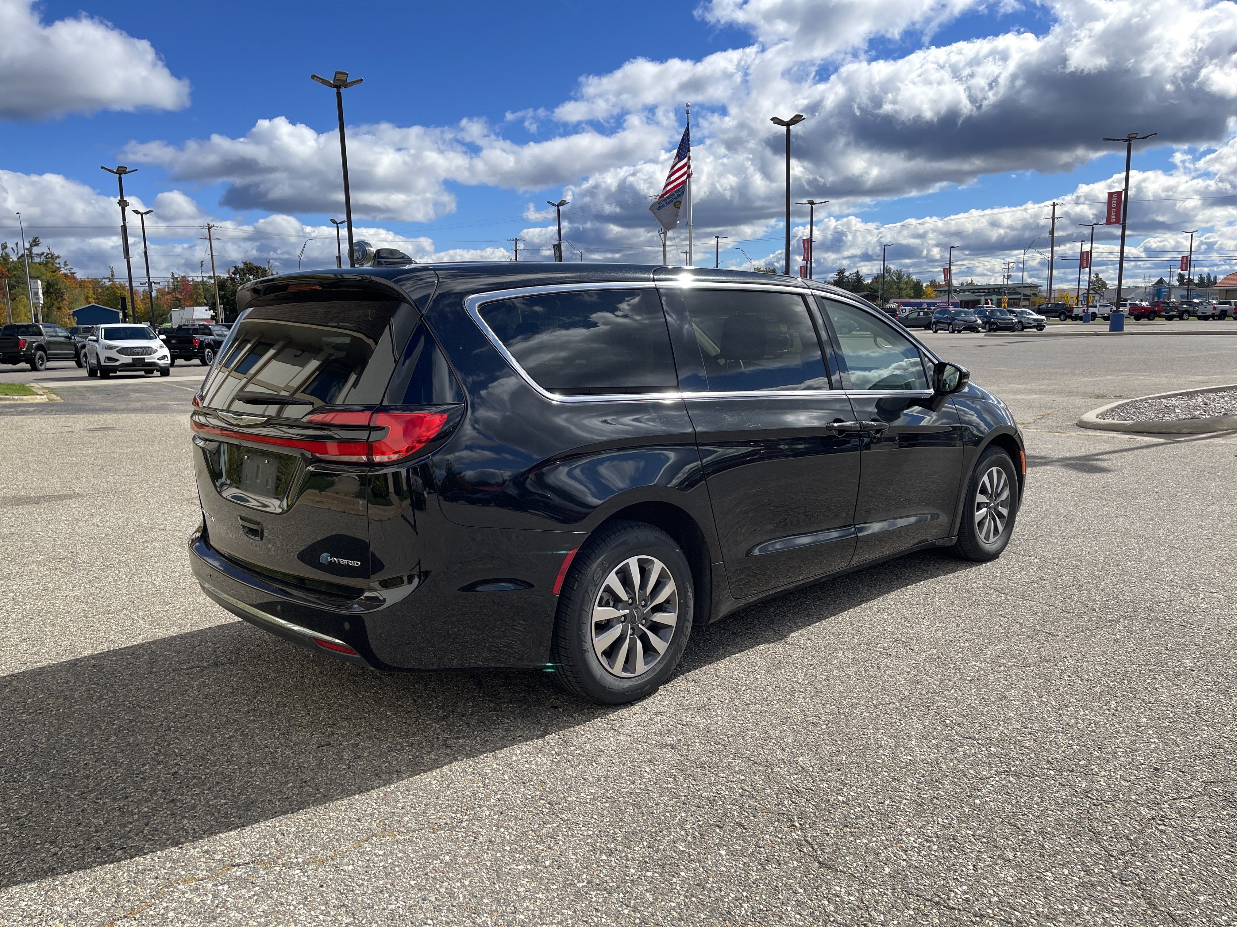 2024 Chrysler Pacifica Hybrid Select
