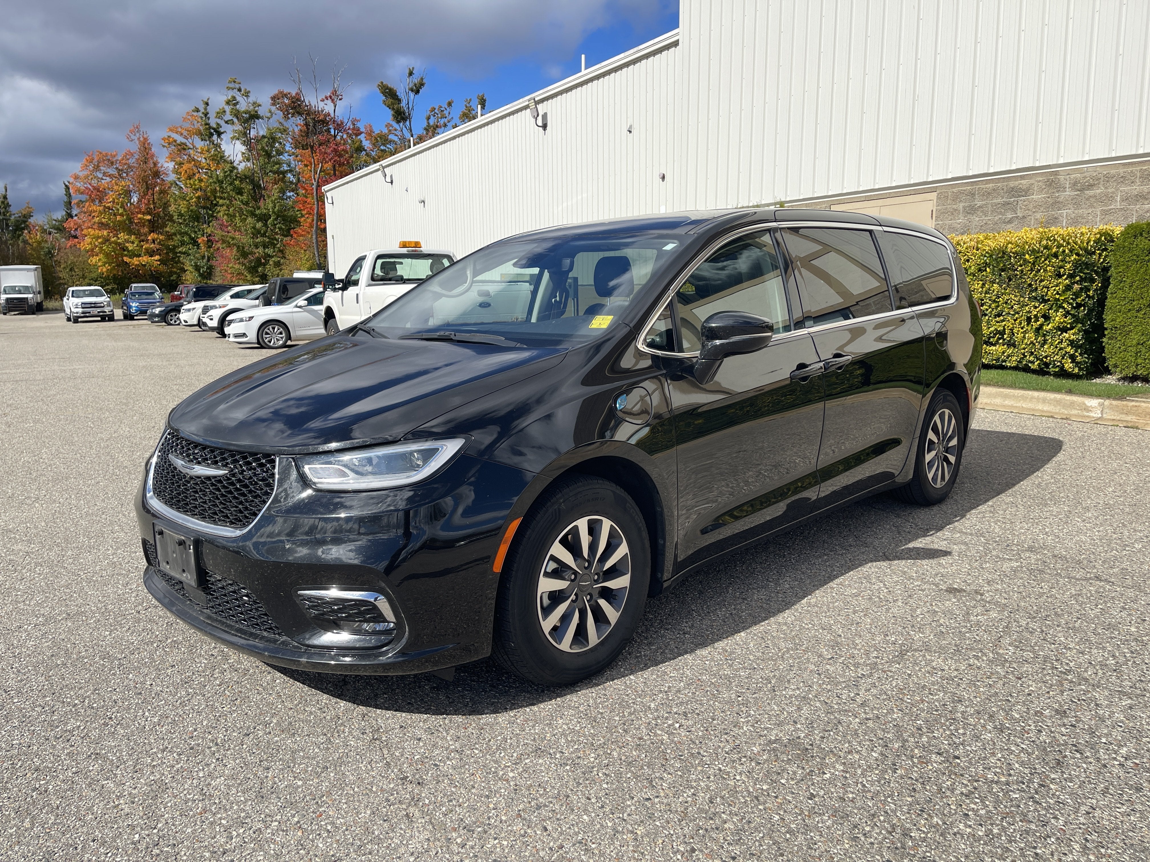 2024 Chrysler Pacifica Hybrid Select