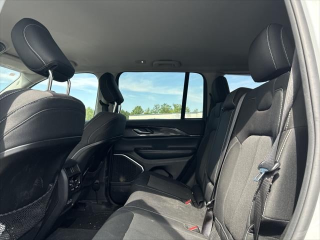 2022 Jeep Grand Cherokee Laredo 4x4