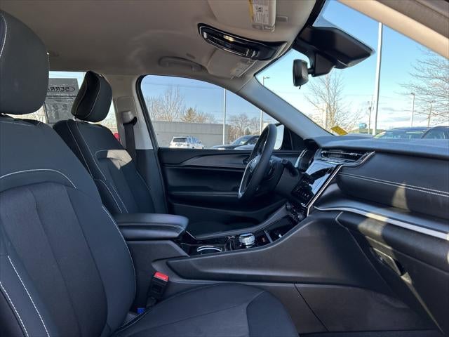 2023 Jeep Grand Cherokee L Laredo 4x4