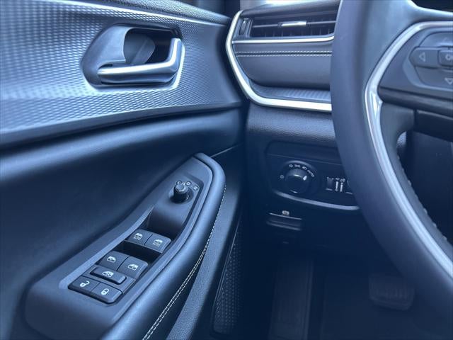 2023 Jeep Grand Cherokee L Laredo 4x4