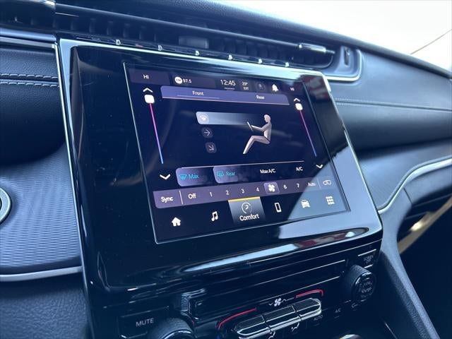 2023 Jeep Grand Cherokee L Laredo 4x4