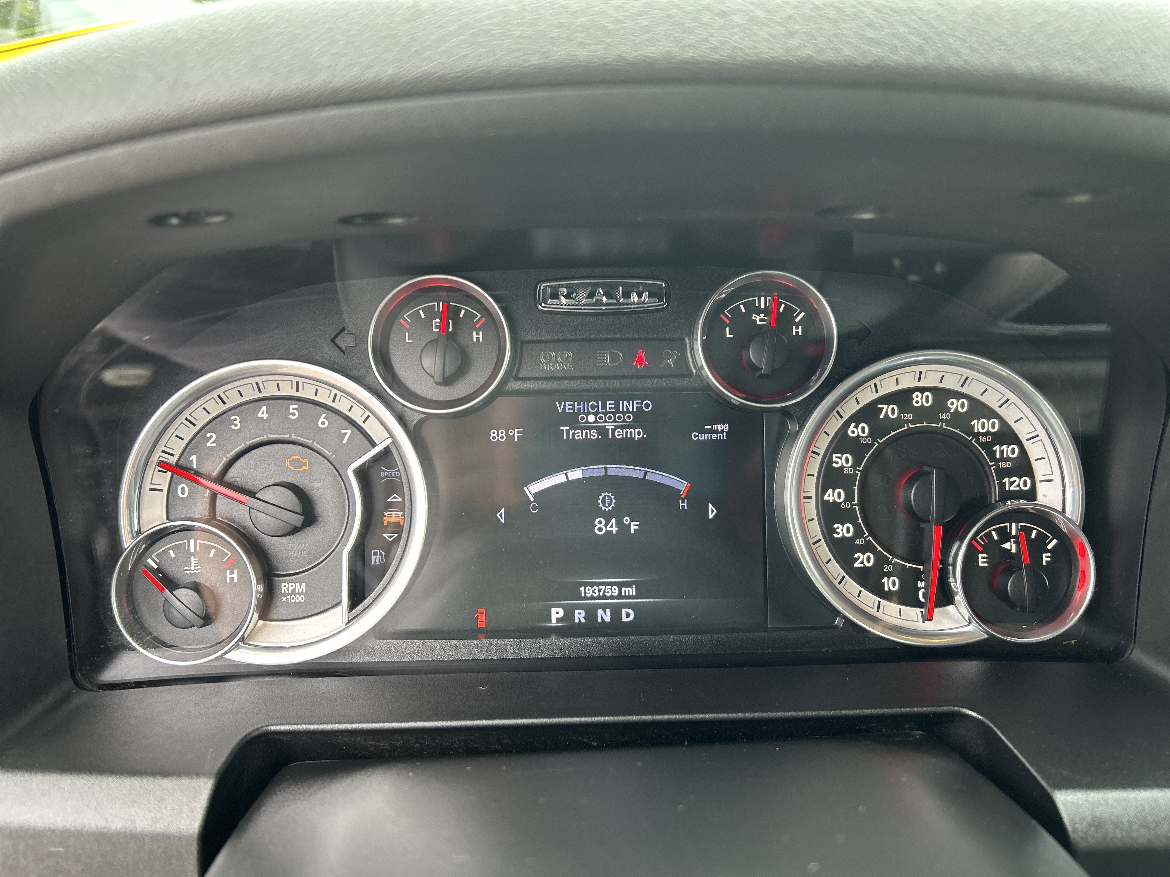 2016 RAM 1500 SLT