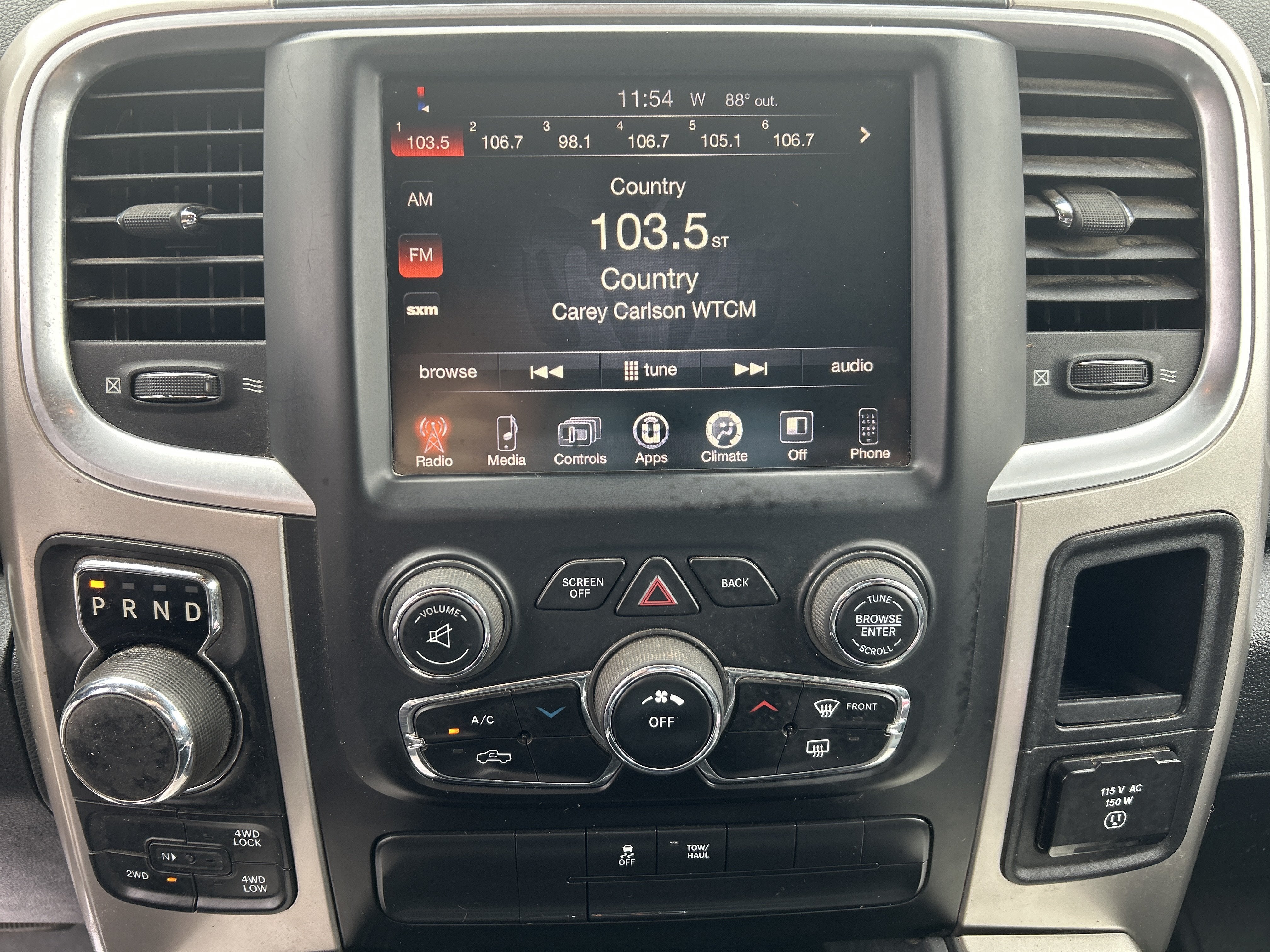 2016 RAM 1500 SLT