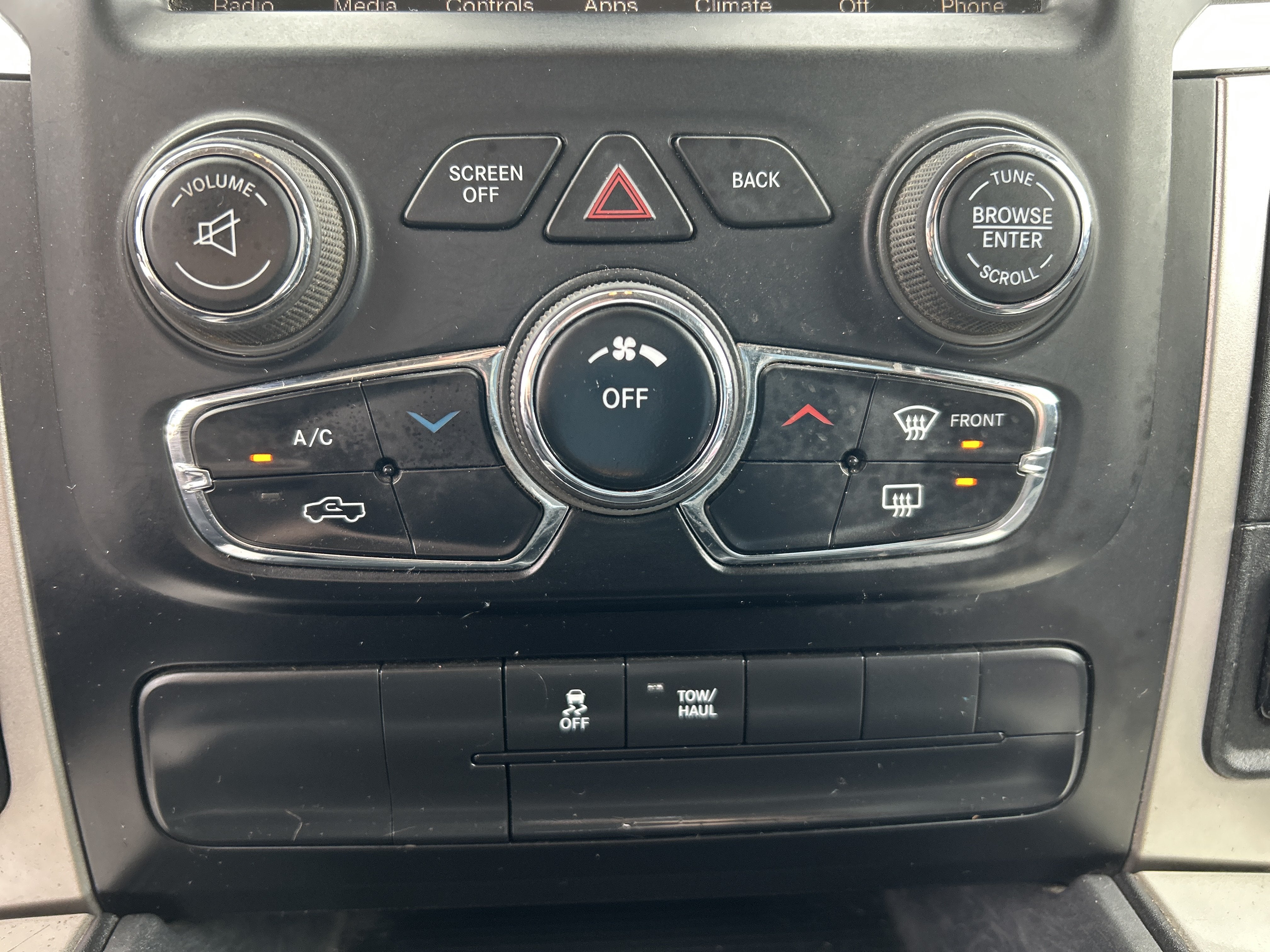 2016 RAM 1500 SLT