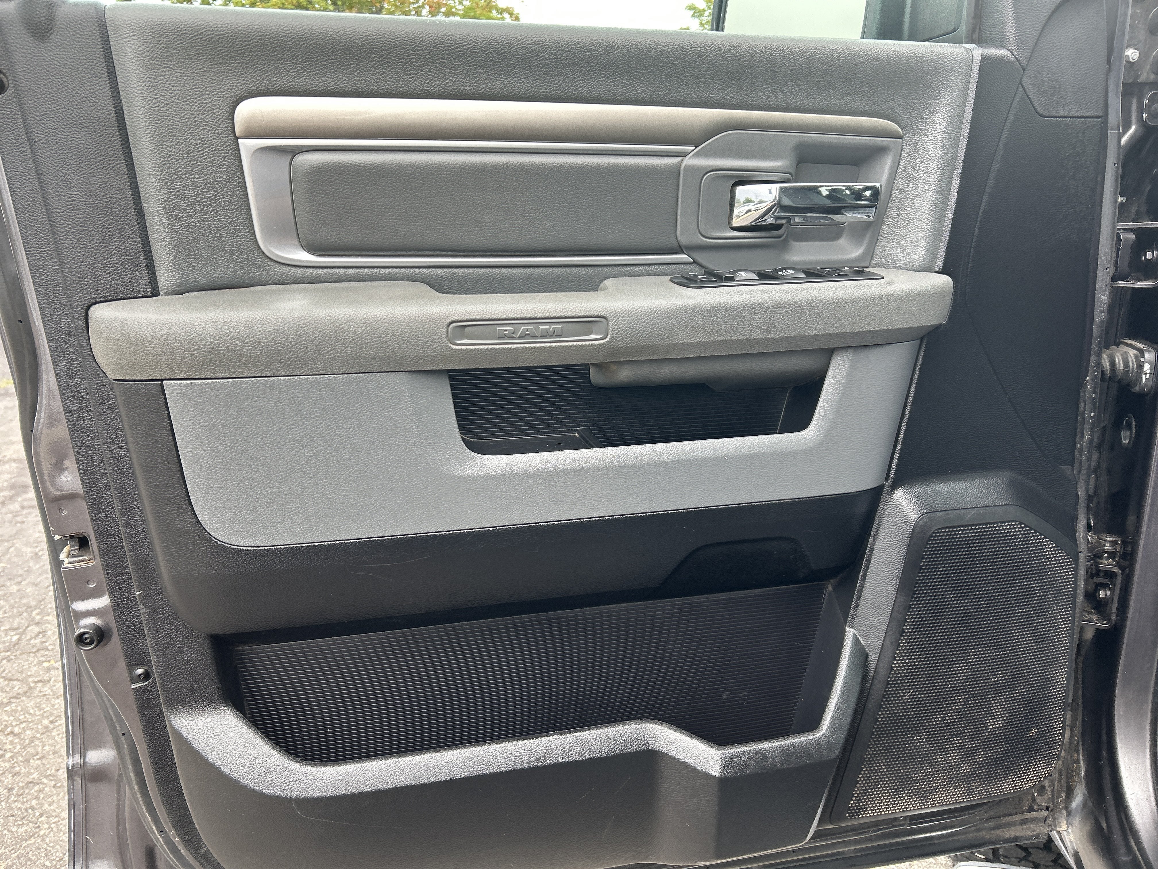 2016 RAM 1500 SLT